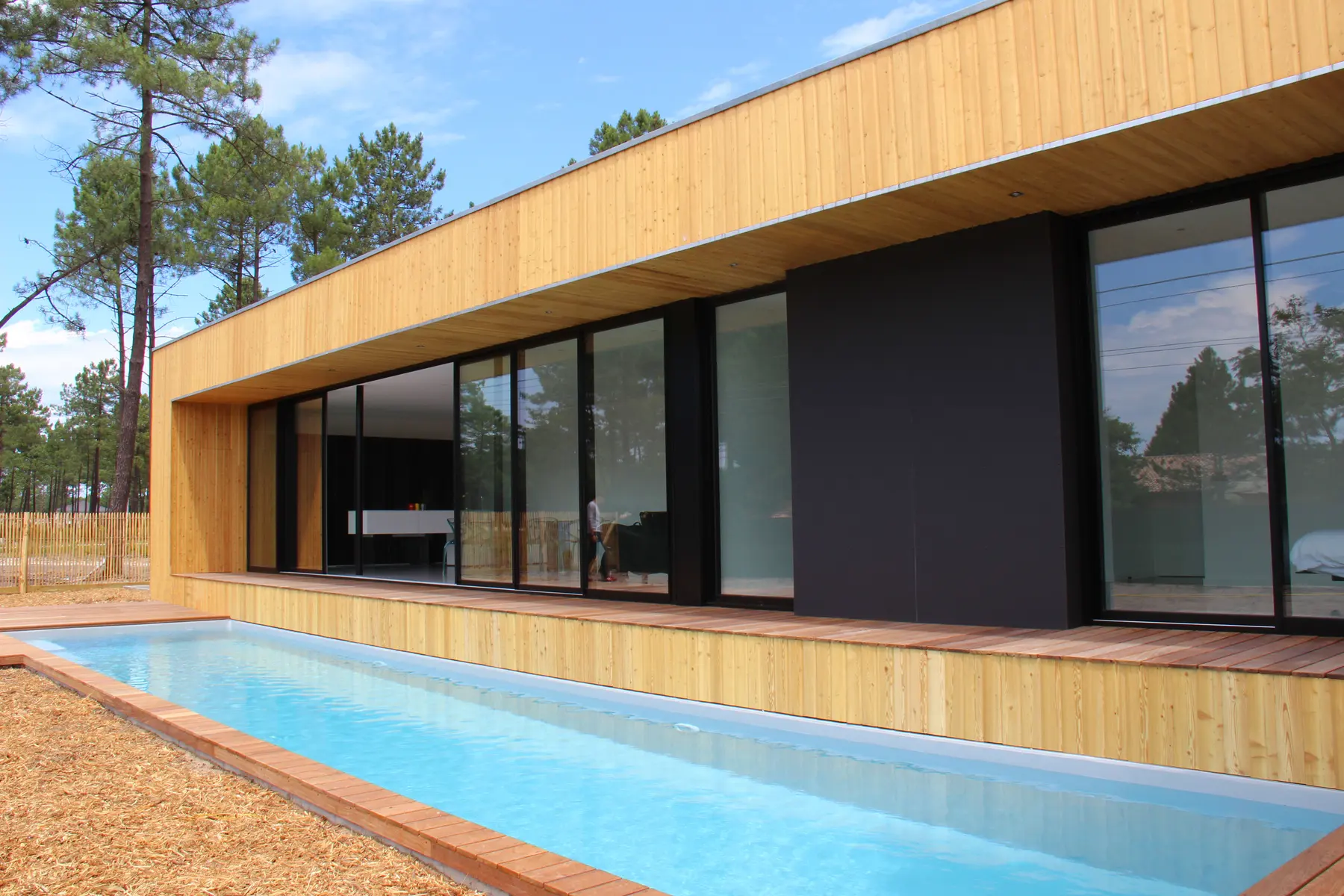 Maison à ossature bois et piscine sur le Bassin d'Arcachon, réalisée par Fort & Salier Architectes
